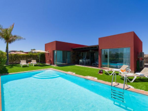 Special Villa with private heated pool 8m x 4m and Bbq